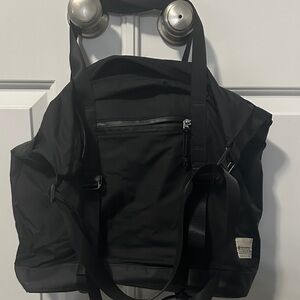 Lululemon bag 
Crossbody 
Bag expands to hold more